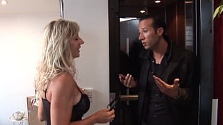 Marina Beaulieu se folla al guarro del vecino