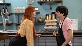 La MILF pelirroja Lauren Phillips se folla al hijastro Ricky Spanish