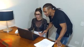 Secretaria brasileña llama al técnico Manuh Cortez para que le coma el coño