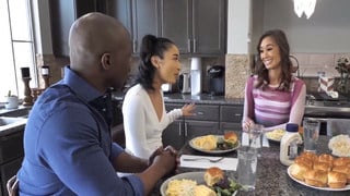 Christy Love comparte la polla de su novio con la hijastra Avery Black