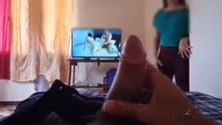 Mi madre me descubre masturbándome y me la follo