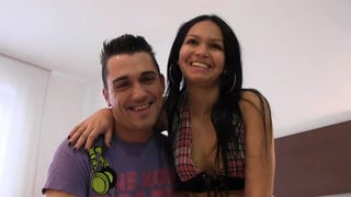 Brasileña culona viaja a España para que se la follen