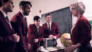 Maestra del instituto chantajeada y follada en grupo por sus alumnos