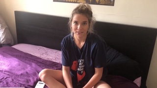 El cuñado de Samantha Flair la pilla masturbándose y le pide sexo