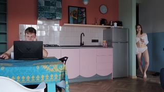 Un descanso en el trabajo para follar con la novia