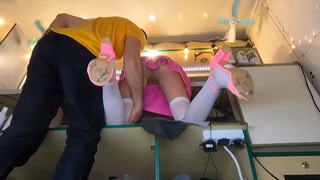 Alice Wonder pierde apuesta con el jefe y va a currar sin bragas