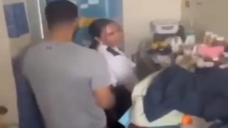 El escandaloso video filtrado de la policía inglesa follando con un preso