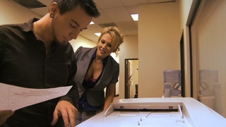 Dane Cross se dio cuenta de que la jefa Nikki Sexxx necesitaba una buena follada